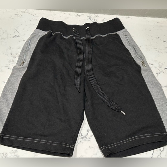 🏀Like new H&M Stretch Sport Shorts - Picture 1 of 5